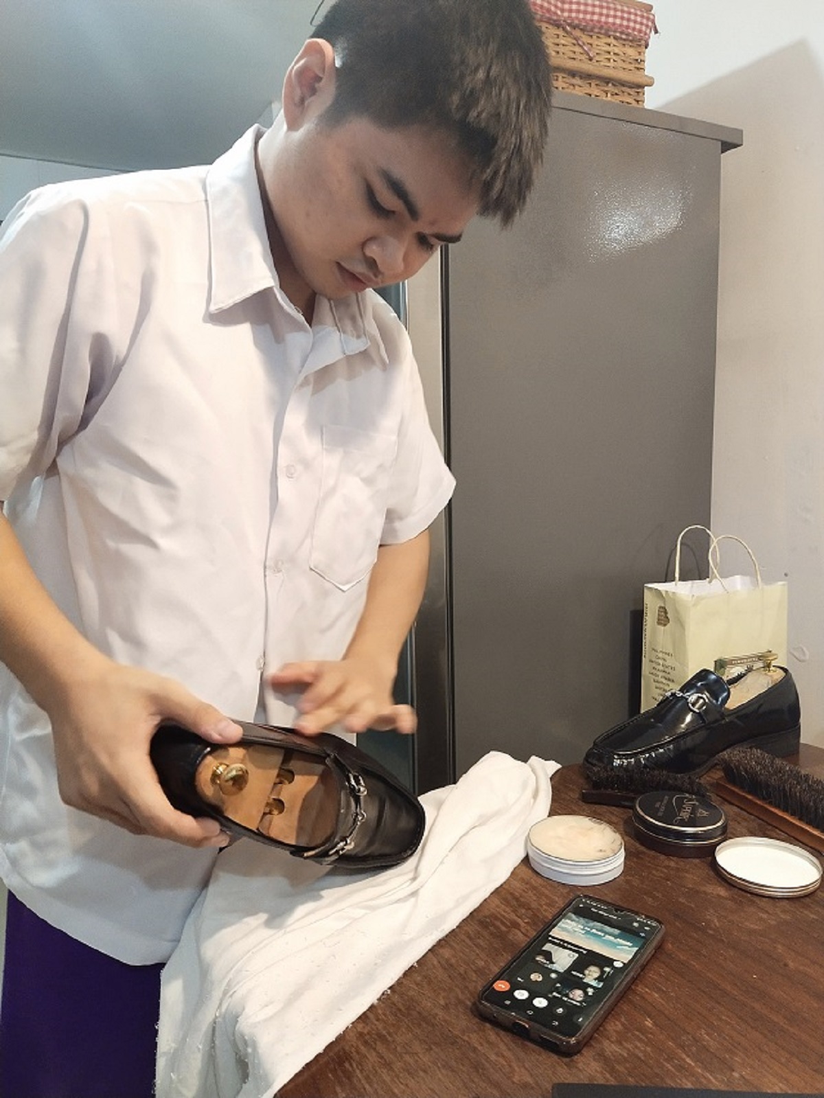 Teenager Opens Shoe Restoration Business with Just Php300