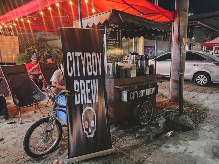 Former IT Head Earns Big Selling Coffee in the Streets, Plans to Continue New Business
