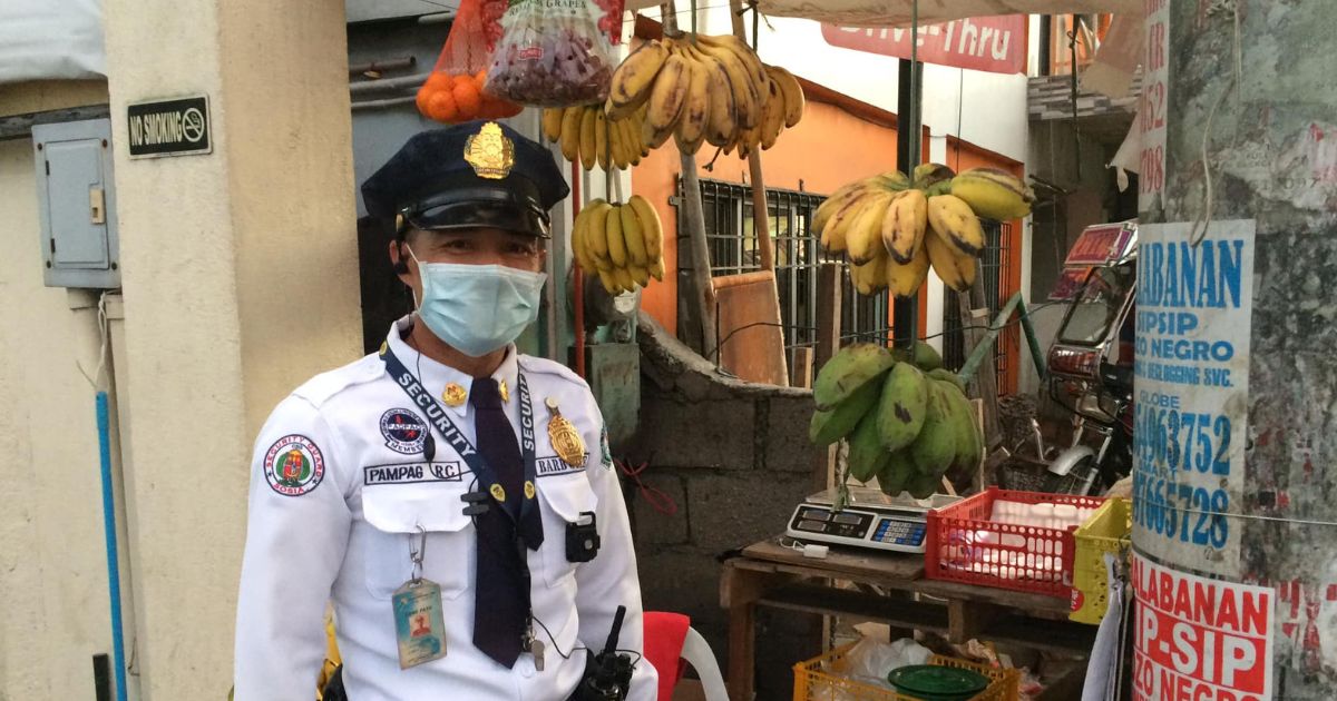 Security Guard Opens A Fruit Store With No Attendant, Relies On Customers' Honesty